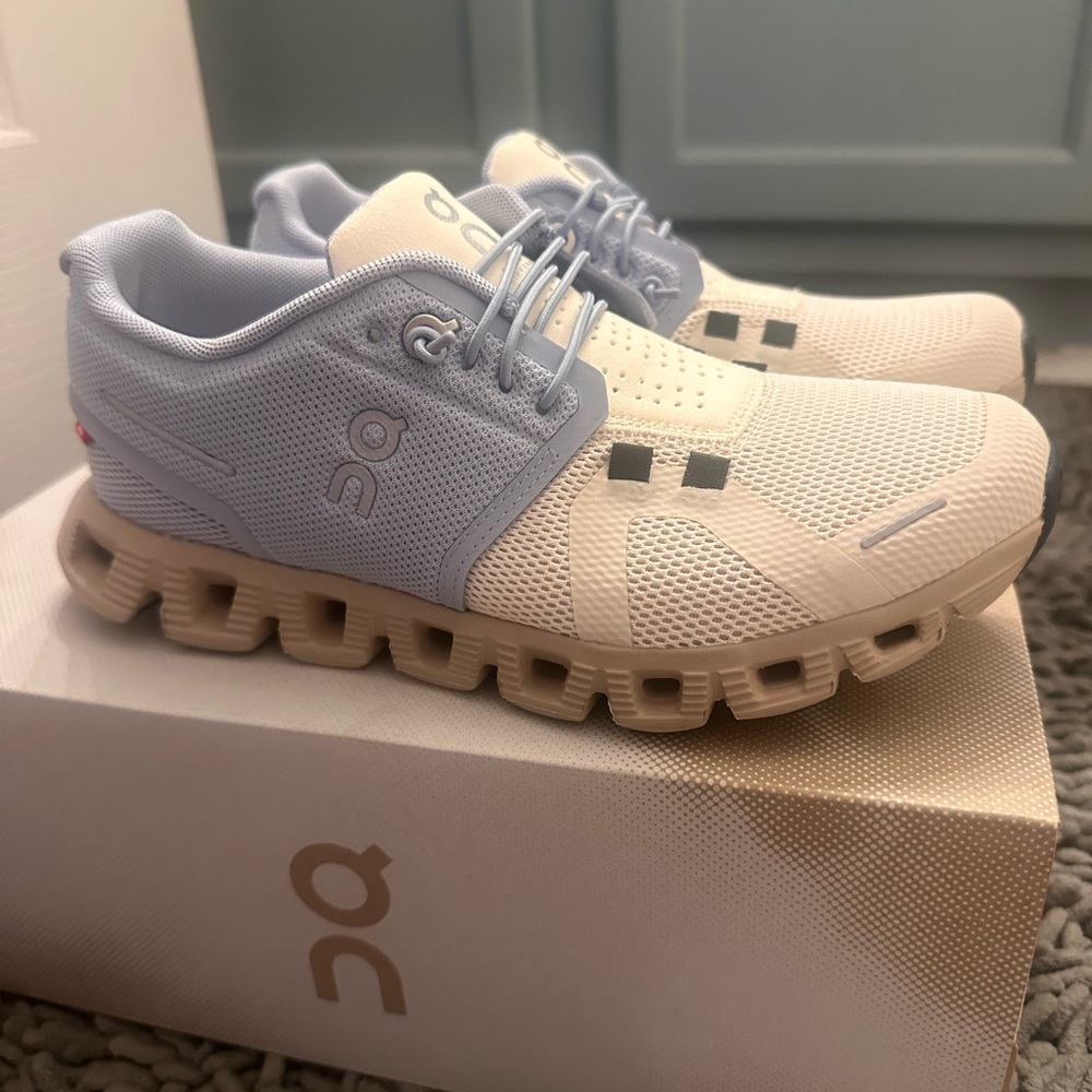On Women’s Cloud 5 - Nimbus Moon